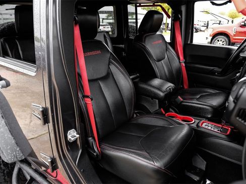 Used 2017 Jeep Wrangler Unlimited Rubicon image 34