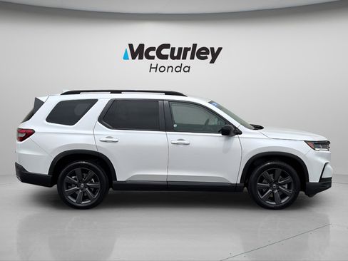 Certified 2023 Honda Pilot Sport image 2