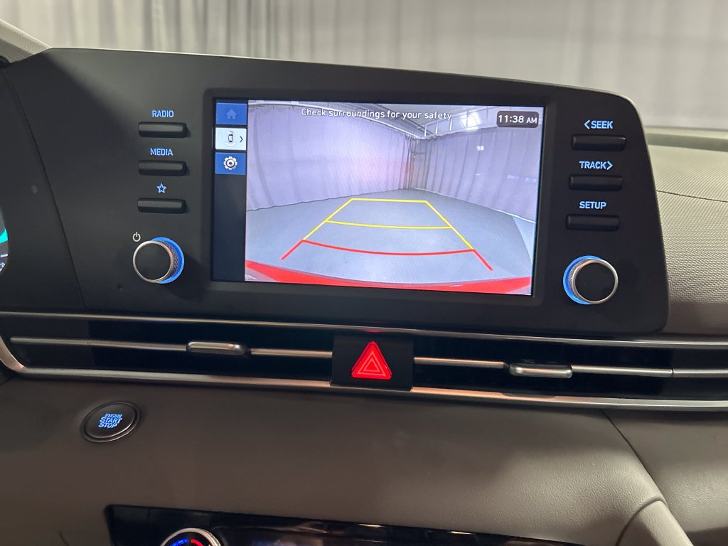 Used 2025 Hyundai Elantra Hybrid FWD image 16