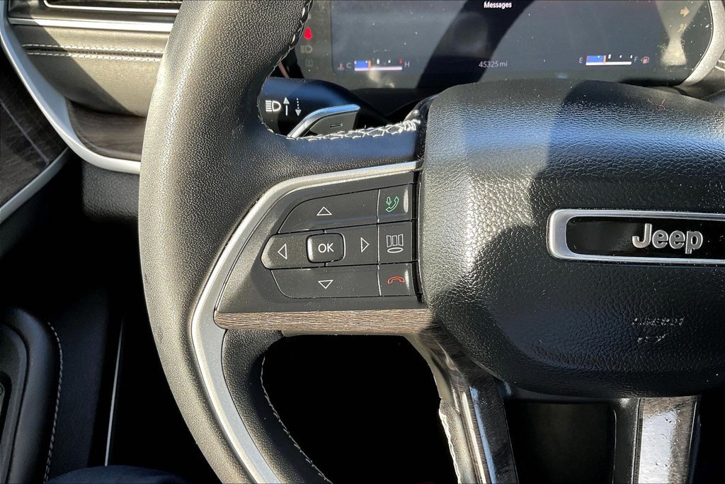 Used 2024 Jeep Grand Cherokee Limited w/ Luxury Tech Group II AWD/4WD image 11