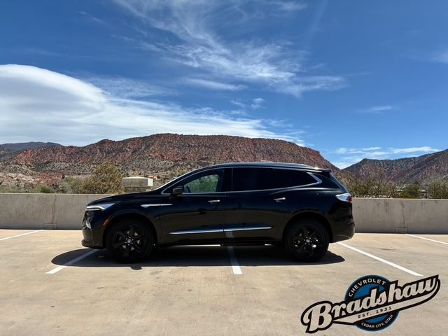 Used 2023 Buick Enclave Essence w/ Sport Touring Edition AWD/4WD image 4