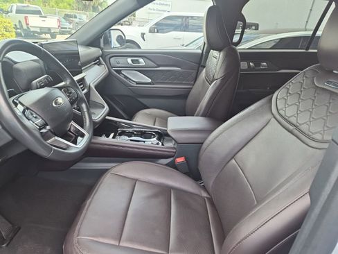 Certified 2025 Ford Explorer Platinum w/ LUX Leather Package AWD/4WD image 36