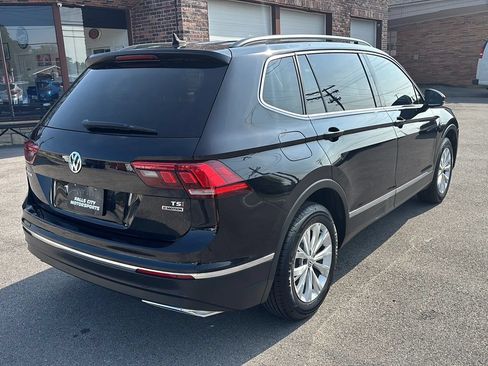 Used 2018 Volkswagen Tiguan SE w/ Panoramic Sunroof Package AWD/4WD image 13