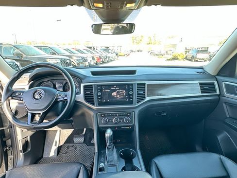 Used 2018 Volkswagen Atlas SE image 3