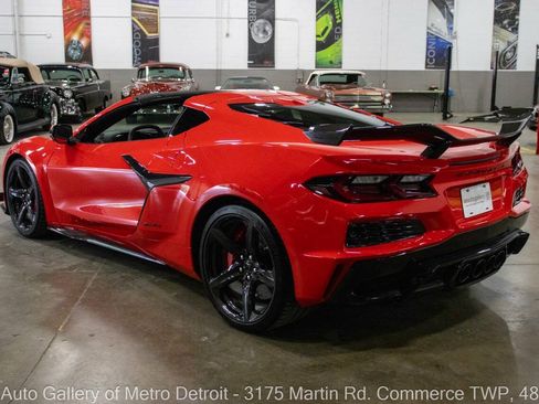 Used 2023 Chevrolet Corvette Z06 w/ Z07 Performance Package RWD image 5