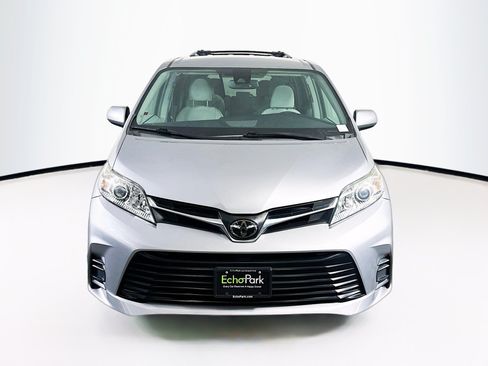 Used 2018 Toyota Sienna LE FWD image 2