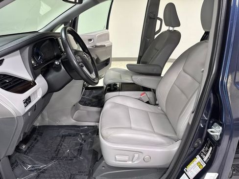 Used 2020 Toyota Sienna XLE AWD/4WD image 17