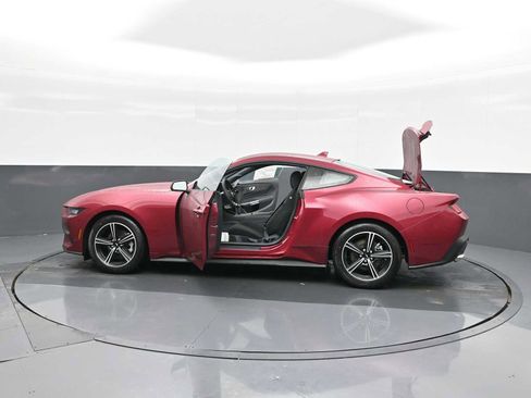 Used 2025 Ford Mustang Coupe image 39