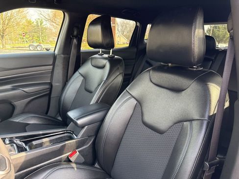 Used 2025 Jeep Compass Latitude w/ Altitude Special Edition image 15