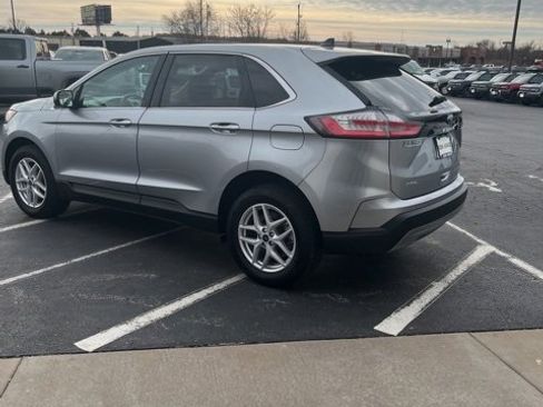 Used 2022 Ford Edge SEL w/ Convenience Package image 4