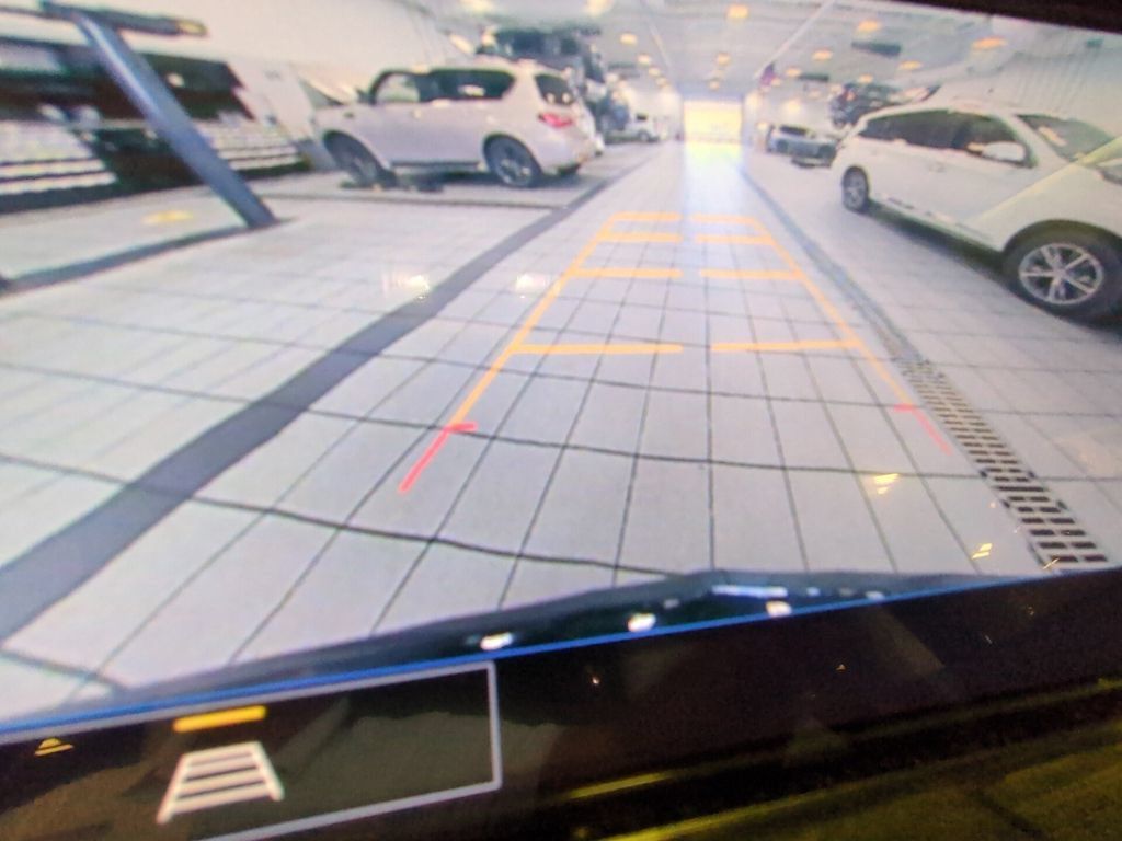 Used 2022 Cadillac XT6 Premium Luxury FWD image 7