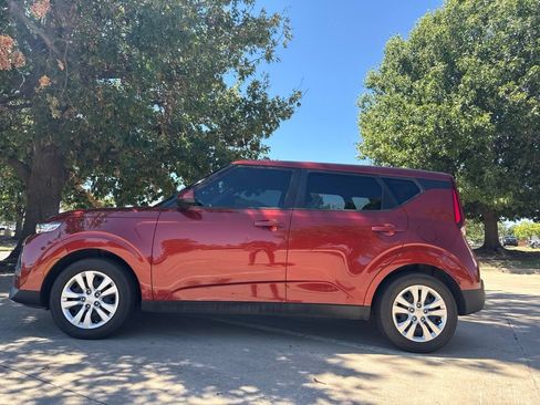 Used 2021 Kia Soul LX FWD image 16