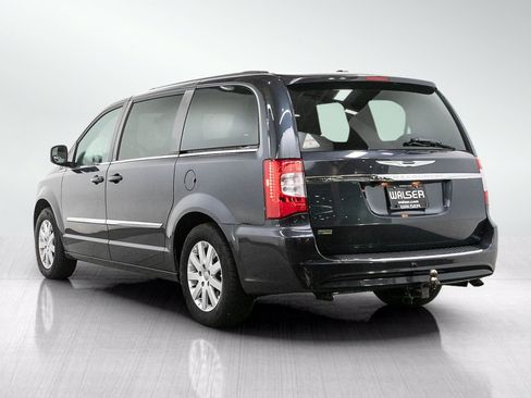 Used 2013 Chrysler Town & Country Touring FWD image 3