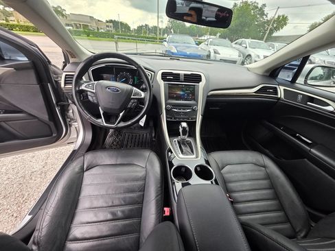 Used 2013 Ford Fusion SE FWD image 15