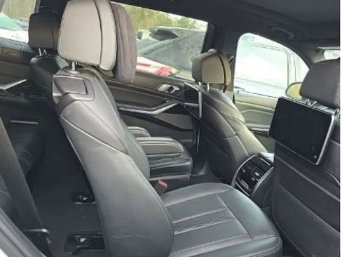 Used 2020 BMW X7 M50i image 7