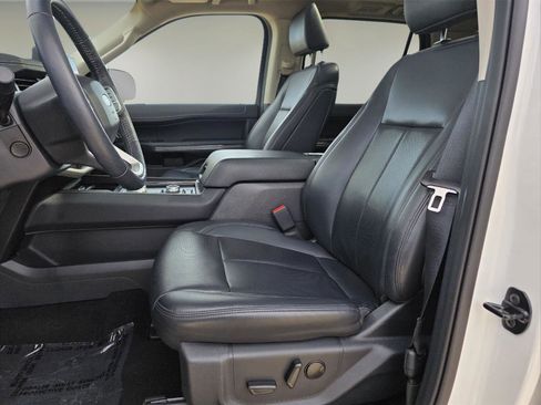 Used 2023 Ford Expedition XLT AWD/4WD image 3