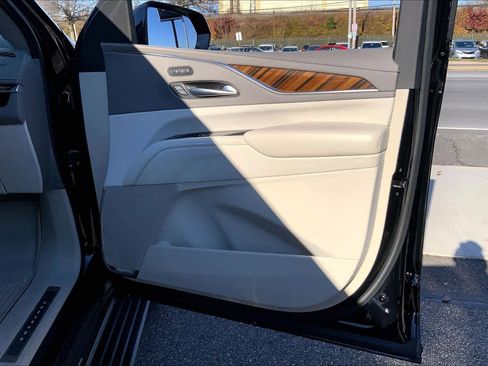 Used 2023 Cadillac Escalade ESV Sport Platinum image 22