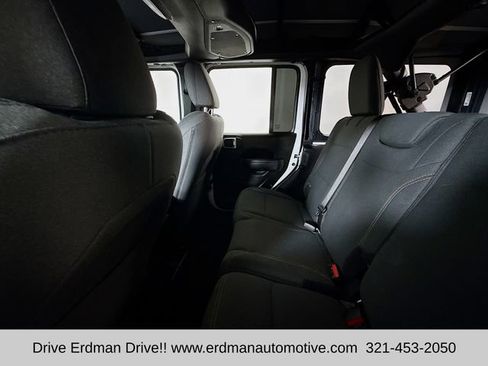 Used 2025 Jeep Wrangler Sport S image 9