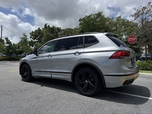 Used 2023 Volkswagen Tiguan SE R-Line image 26