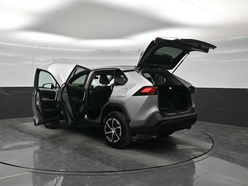 Used 2022 Toyota RAV4 LE FWD image 47