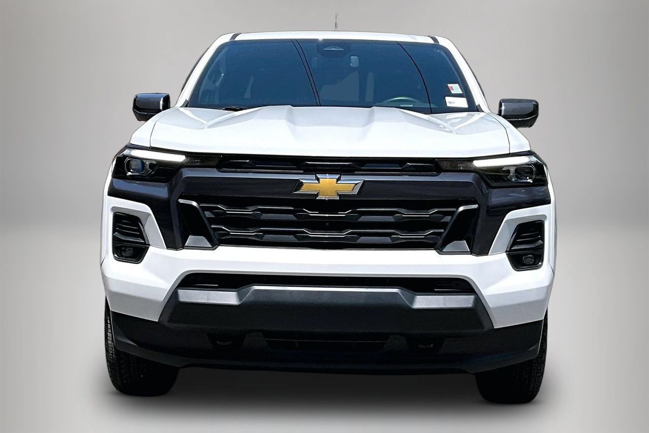 Used 2025 Chevrolet Colorado LT w/ LT Convenience Package AWD/4WD image 3