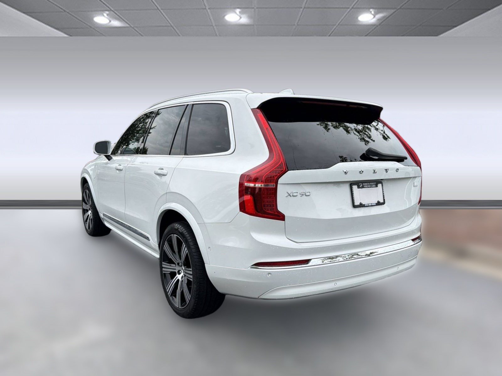 Certified 2024 Volvo XC90 T8 Plus w/ Protection Package AWD/4WD image 3