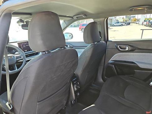 Used 2024 Jeep Compass Sport image 9