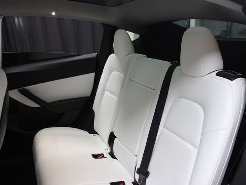 Used 2020 Tesla Model Y Long Range image 44