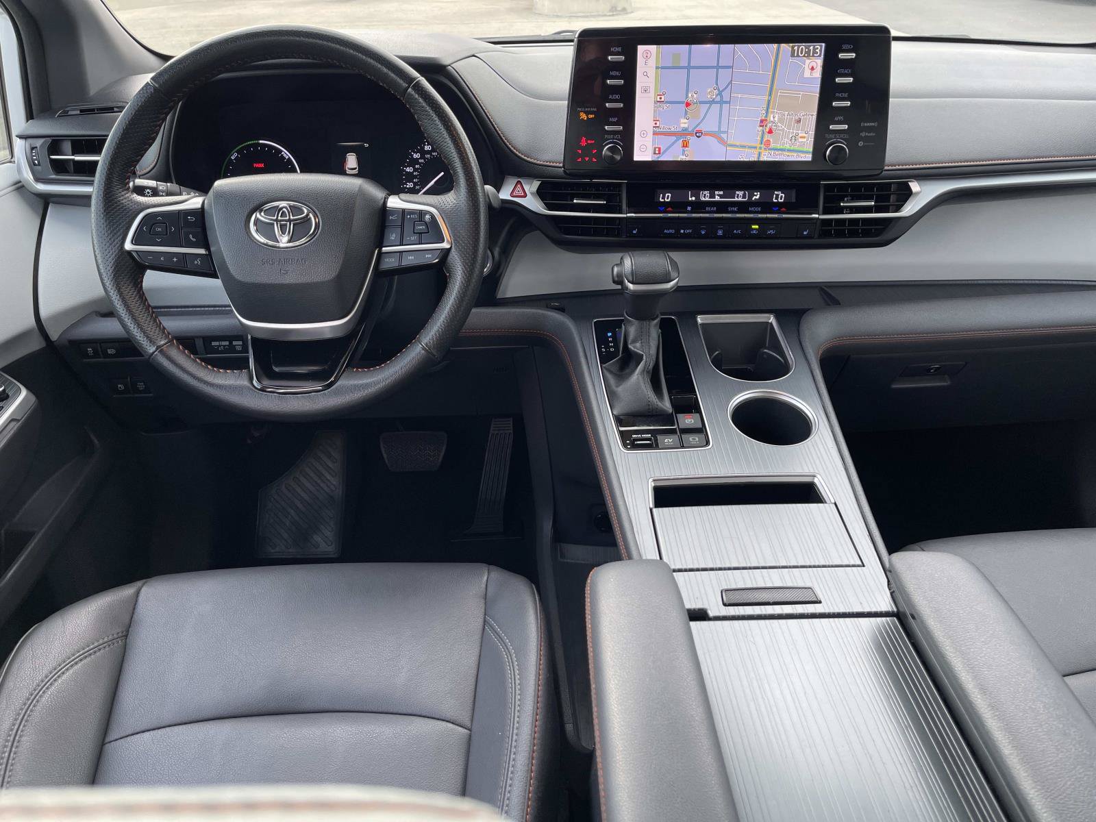 Used 2023 Toyota Sienna XSE FWD image 8