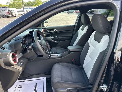 Used 2024 Chevrolet Trax RS FWD image 9