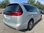 Used 2023 Chrysler Pacifica Limited FWD image 3
