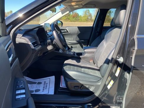 Used 2024 Mitsubishi Outlander SE image 11