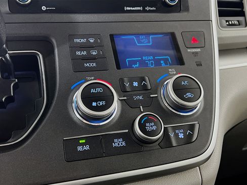 Used 2020 Toyota Sienna LE image 16