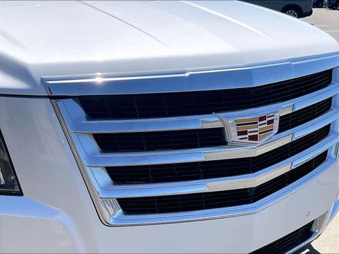 Used 2019 Cadillac Escalade Luxury AWD/4WD image 30
