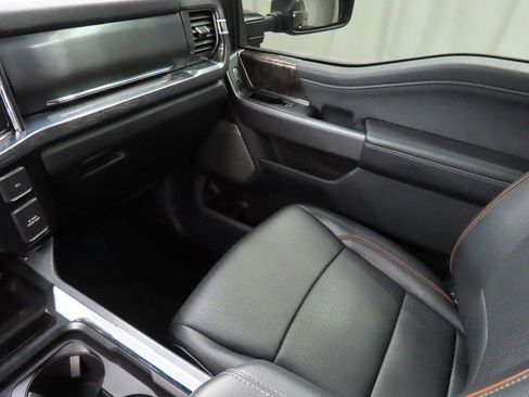 Used 2025 Ford F250 Lariat w/ Lariat Ultimate Package image 32