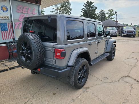 Used 2021 Jeep Wrangler Unlimited Sahara AWD/4WD image 5