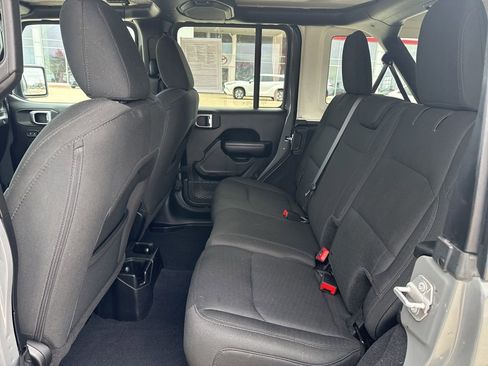 Used 2018 Jeep Wrangler Unlimited Sport S image 9