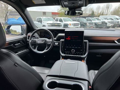 Used 2025 GMC Yukon XL Denali AWD/4WD image 13