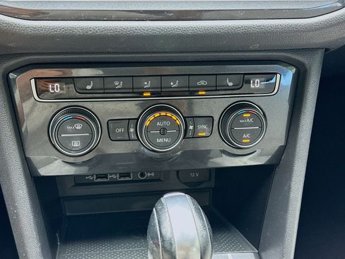 Used 2020 Volkswagen Tiguan SE w/ Panoramic Sunroof Package FWD image 12