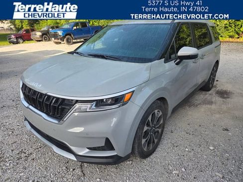 Used 2022 Kia Carnival EX FWD image 1