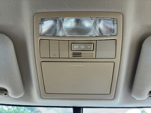 Used 2012 Toyota Venza LE FWD image 24