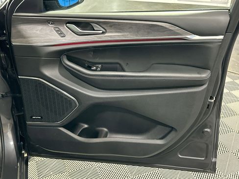 Used 2023 Jeep Grand Cherokee Overland w/ Luxury Tech Group IV image 40