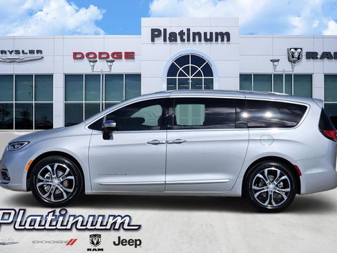 New 2026 Chrysler Pacifica Pinnacle image 3
