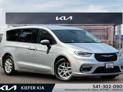 Used 2023 Chrysler Pacifica Touring-L