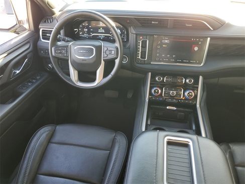 Used 2024 GMC Yukon XL Denali image 12