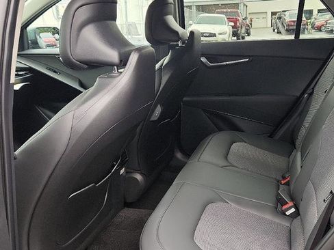 New 2025 Kia Niro EX image 8