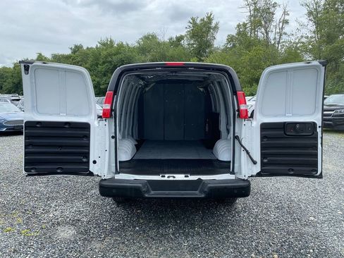 Used 2021 Chevrolet Express 2500 image 22