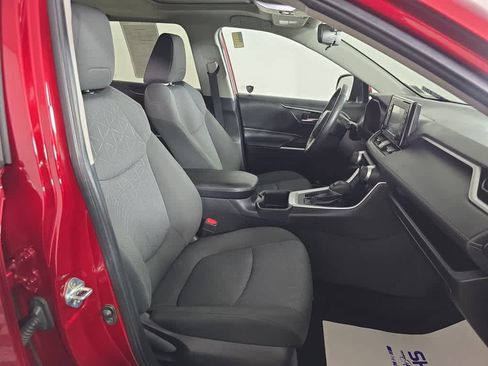 Used 2022 Toyota RAV4 XLE w/ Convenience Package image 10
