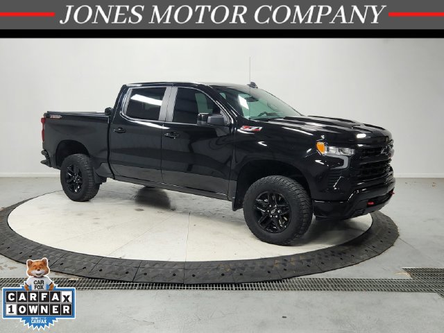 Used 2024 Chevrolet Silverado 1500 LT Trail Boss w/ Convenience Package II AWD/4WD image 1