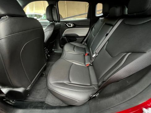 Used 2025 Jeep Compass Limited image 27